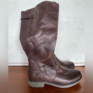 BareTraps Sophy2 Wide Calf Women’s zip up boot, size 8